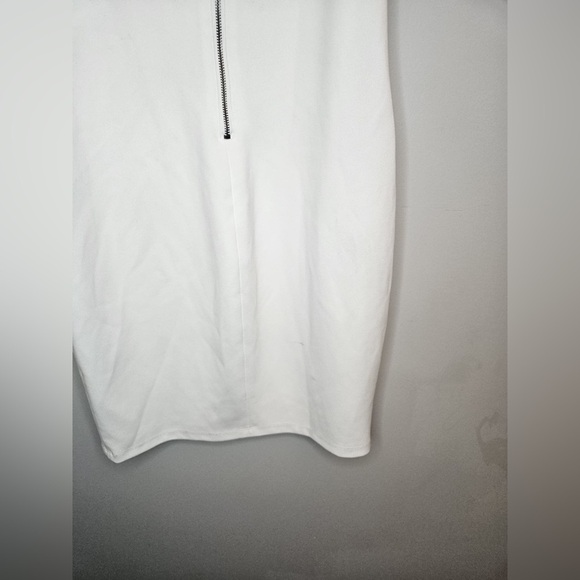 By&By Sexy Bodycon Dress
Off white
Size 1
Off Shoulder
Measurements in picture - Picture 4 of 8